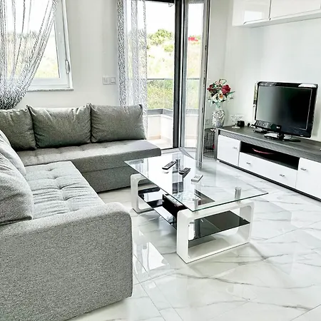 Brand New 2 Bed, 1 Bath * Zadar