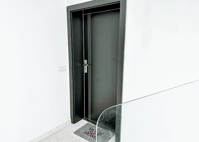Brand New 2 Bed, 1 Bath Apartamento *