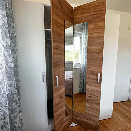 Brand New 2 Bed, 1 Bath Appartement *