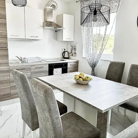 2 Bed, 1 Bath * Zadar