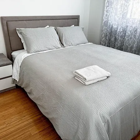 2 Bed, 1 Bath Apartment