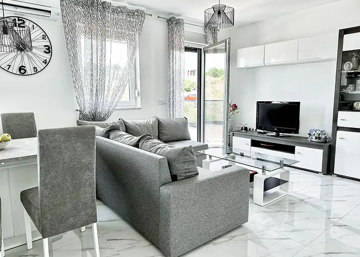 Brand New 2 Bed, 1 Bath