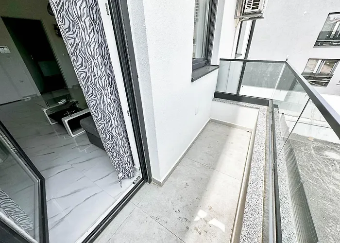 Апартаменты Brand New 2 Bed, 1 Bath