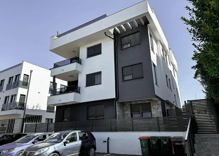 Brand New 2 Bed, 1 Bath Апартаменты