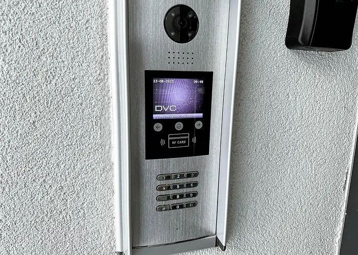 Апартаменты Brand New 2 Bed, 1 Bath *